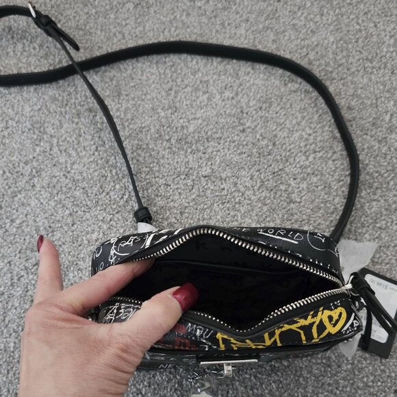 DKNY cleo to zip camera CROSSBODY black BAG graffiti ADJUSTABLE STRAP - Picture 9 of 10